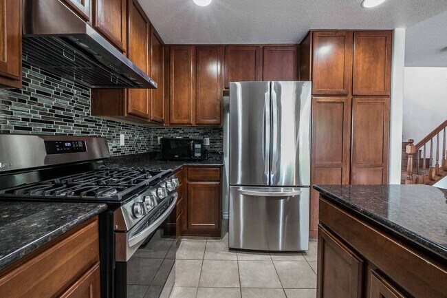 Building Photo - Stunning 3 Bedroom home in Anthem!