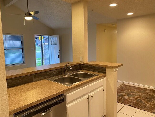 Building Photo - 1700 Rustlers Rd