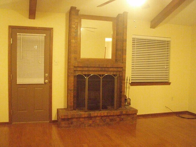 Building Photo - 746 Martha Gale Dr