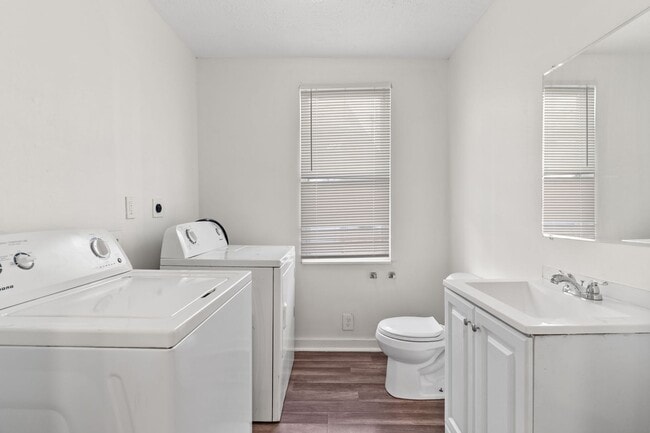 Building Photo - Charming 3 beds 1 bath Apartment in Cleveland!