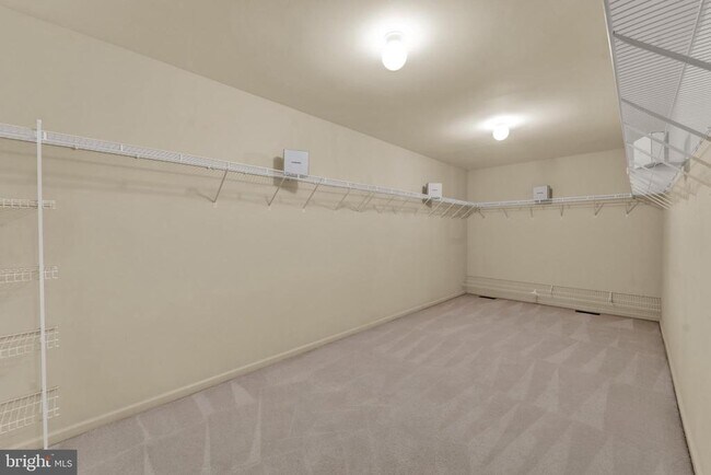 Building Photo - 19 Meadowlark Dr