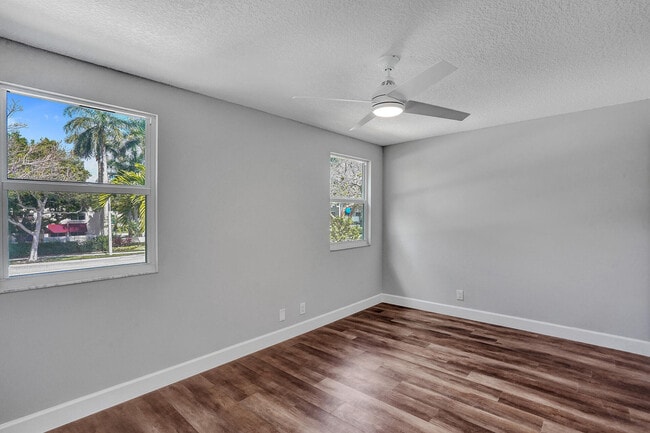 Building Photo - 9821 NW 5th Pl