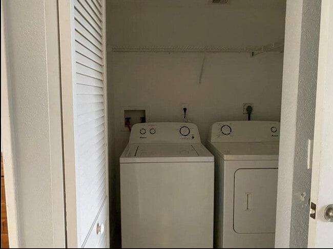 Building Photo - 1455 Lake Crystal Dr