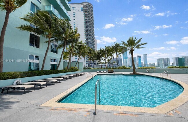 Building Photo - 1900 N Bayshore Dr