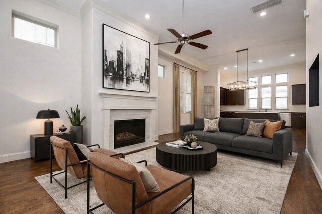 Building Photo - 709 Delano St