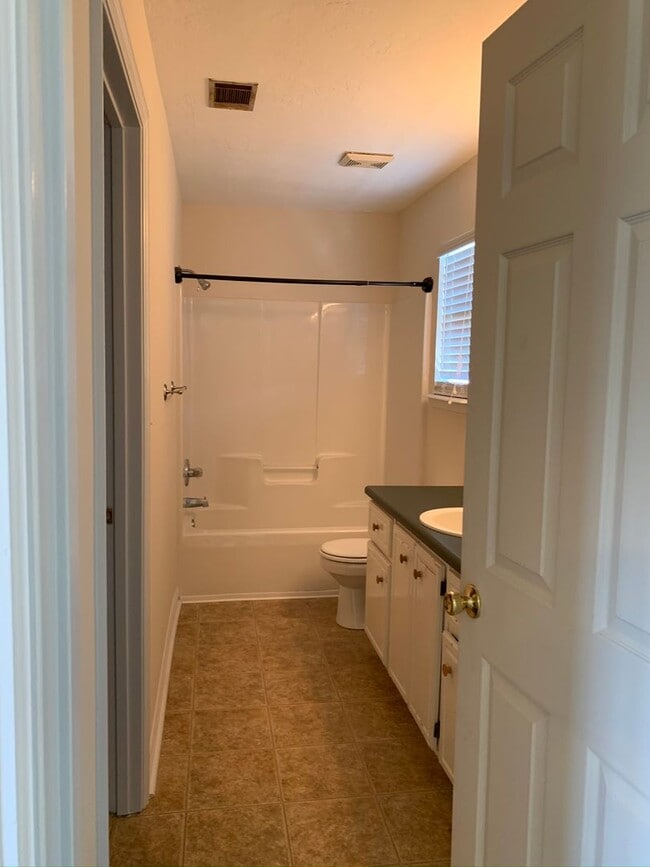 Building Photo - Close to Gate 6 Ft. Eisenhower.