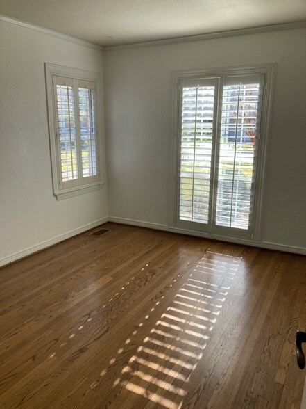 Building Photo - 6249 Ravendale Ln