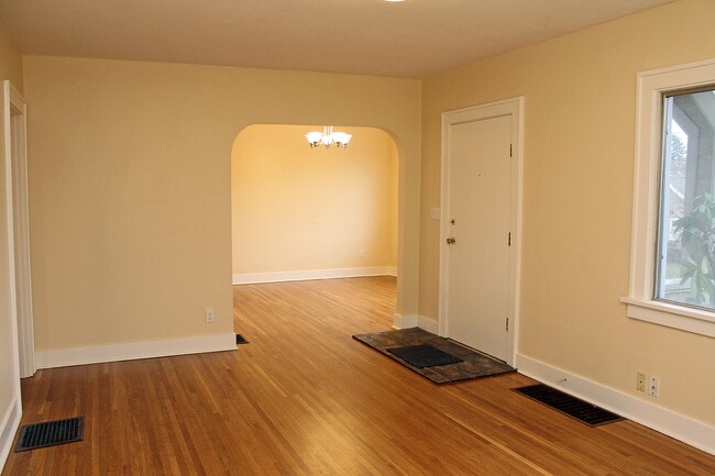 Building Photo - 3423 NE 54th Ave