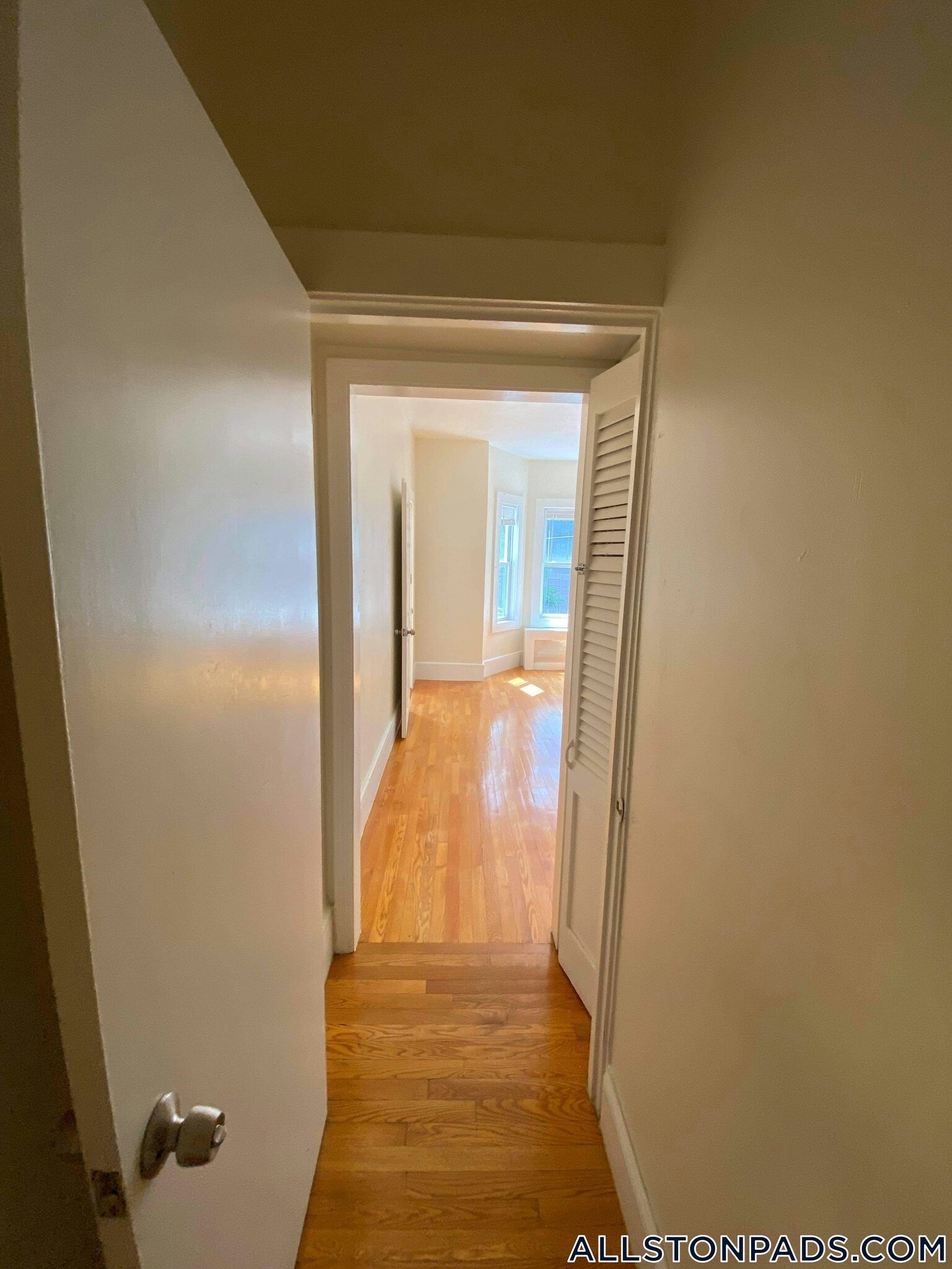 Building Photo - 6 Webley St