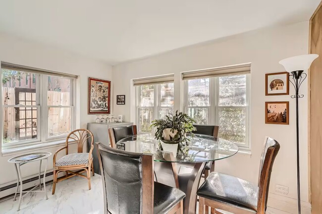 Sunroom/TV room - 2112 Glenarm Pl