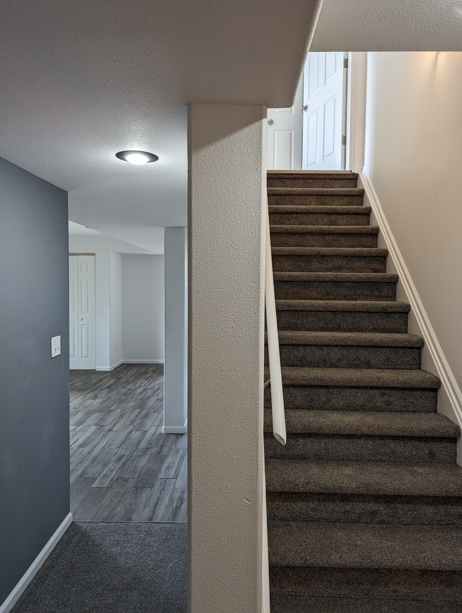 Building Photo - 9464 W Hinsdale Pl