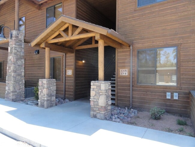 Building Photo - Bison Cove Unit D7 - 2 Bed / 2 Bath