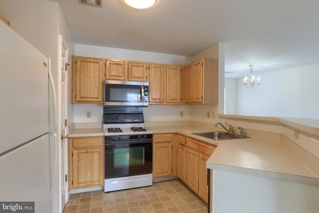 Building Photo - 211 Sparrow Rd