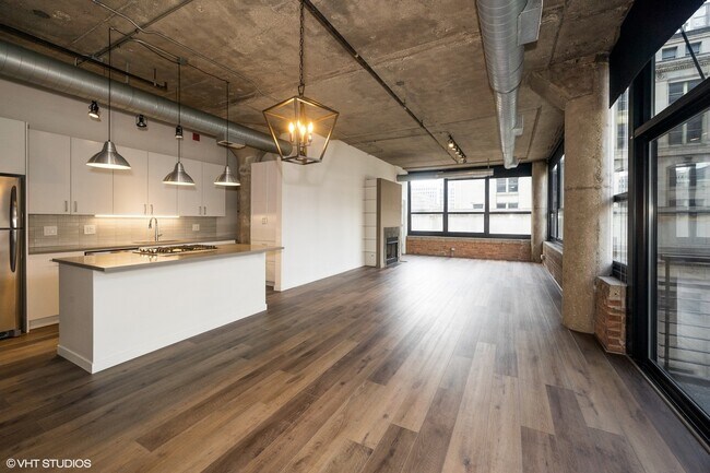 Building Photo - 130 S Canal St