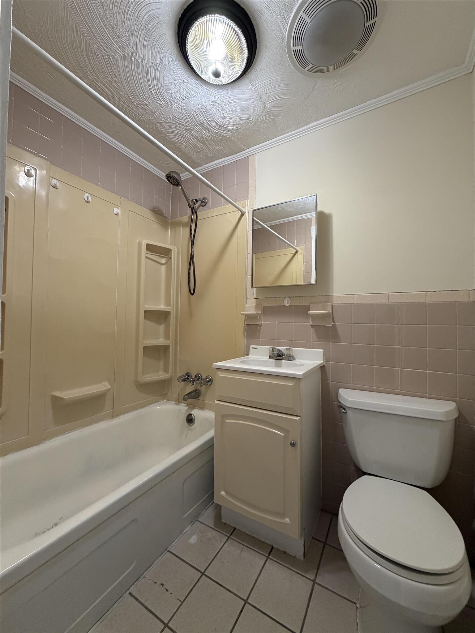 Building Photo - 9 School St