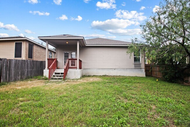 Building Photo - 3 Bedroom/2 Bath Alamo Ranch Subdivision