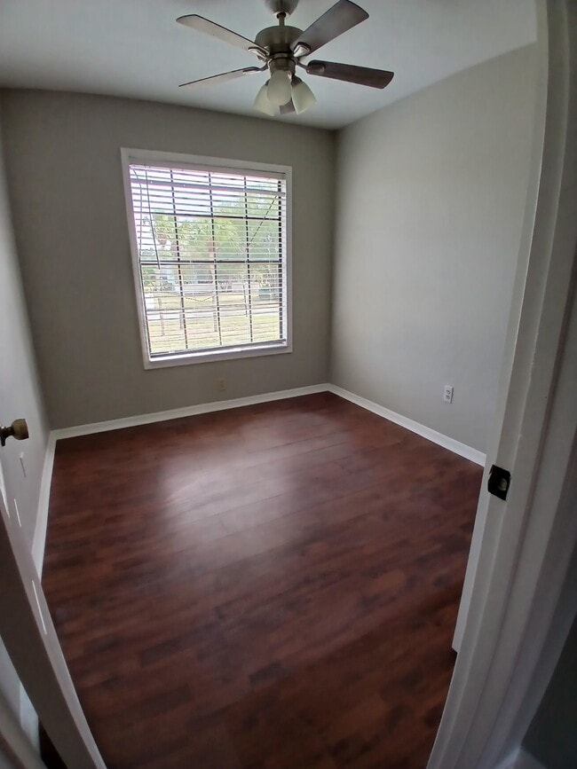 Building Photo - 7454 Wynnewood Square