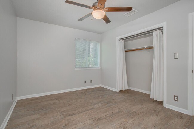 Building Photo - 2300 Trailside Dr