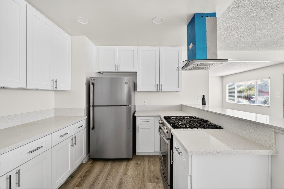 Building Photo - 425 W Regent St