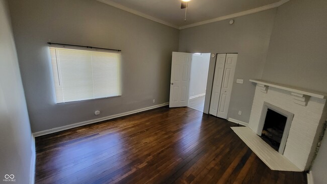 Building Photo - 1314 E 10th St