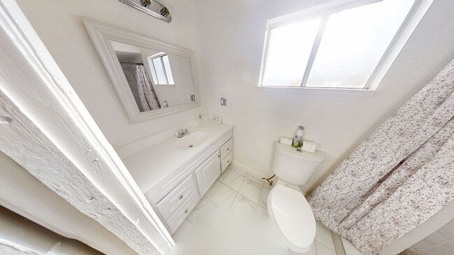Building Photo - Fresh 3BR/2BA • Pet Friendly • Garage • Mo...