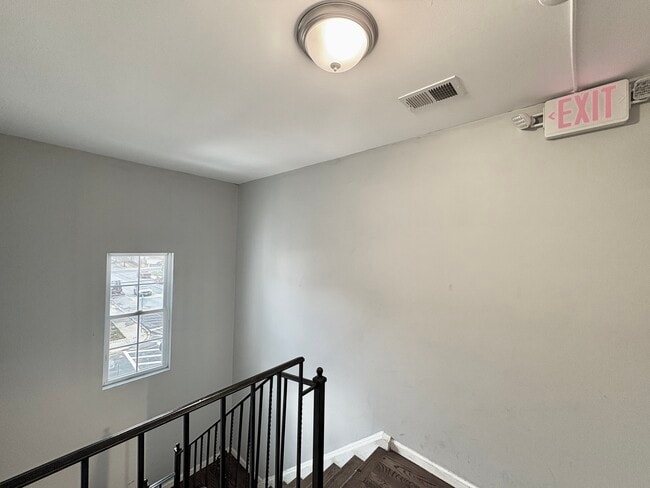 Building Photo - 156 Ridgewood Ave