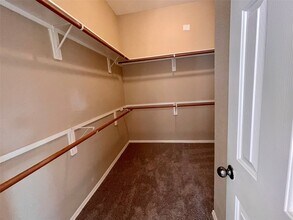 Building Photo - 4835 Chase Ct Dr