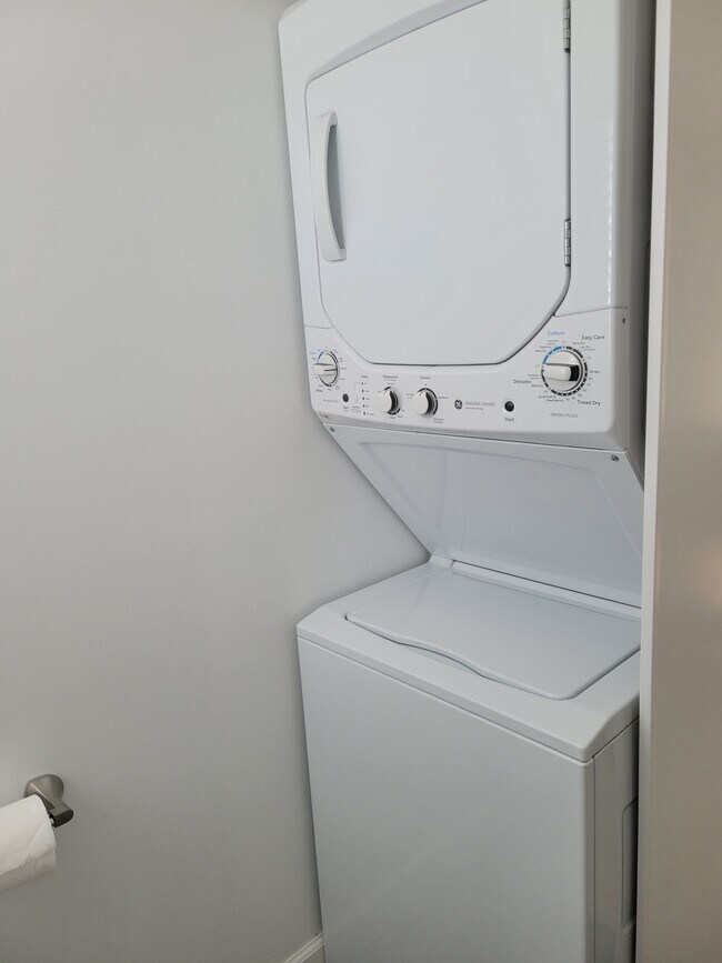 Building Photo - 6450 Floral Ct