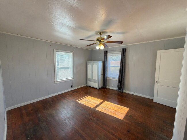 Building Photo - Statesville - Cool Springs - 2BD / 1 BA