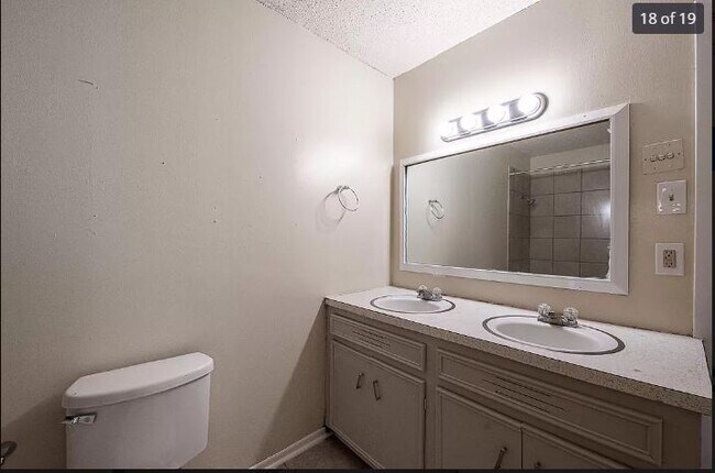 Building Photo - 4 Fulmer Ln