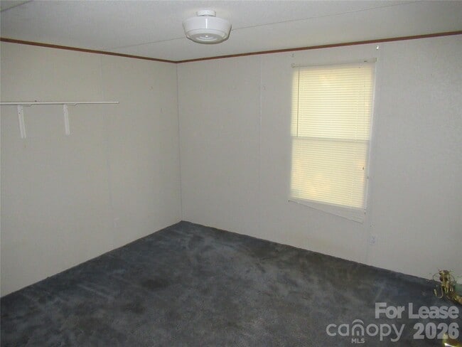 Building Photo - 2400 Skyview Ln