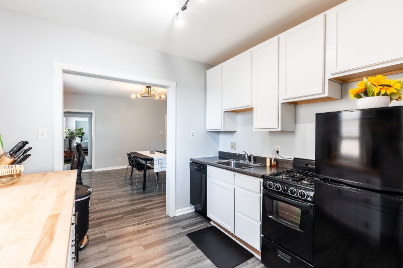 Building Photo - 455 Stanley Ave