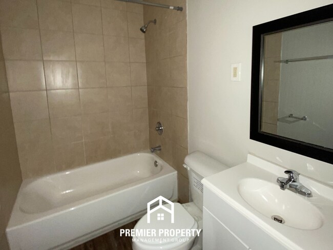 Building Photo - Charming 3BR Memphis Home with Hardwood Floors & Fenced Backyard