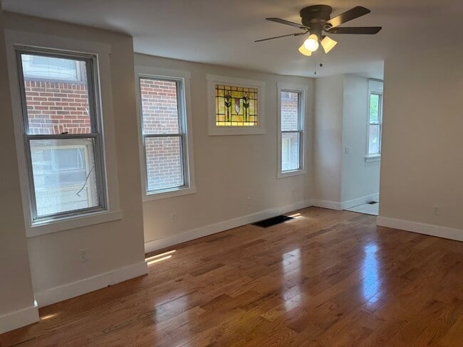 Building Photo - Great 1st Floor Duplex in Squirrel Hill! Available NOW!