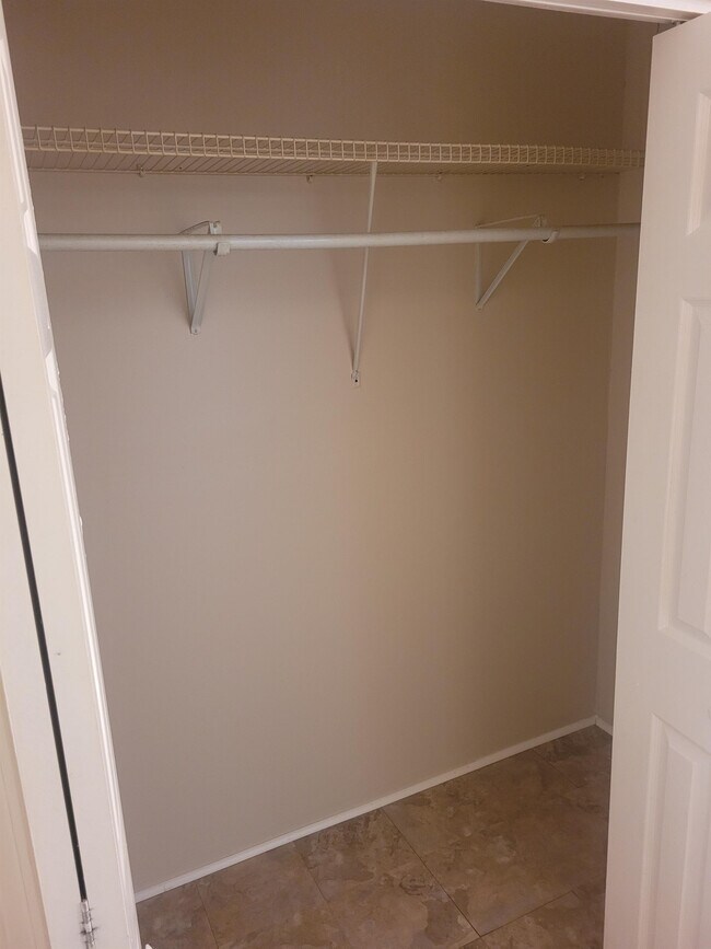 Building Photo - 4808 Fordham Dr