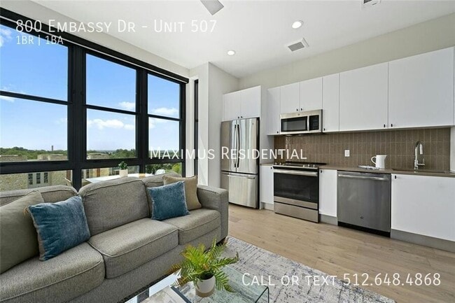 Building Photo - 800 Embassy Dr