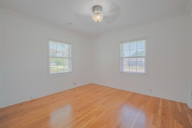 Building Photo - 3042 Oak Forest Dr