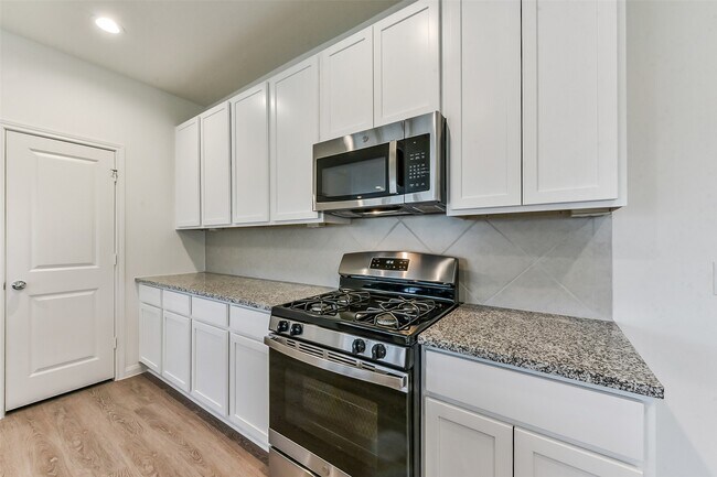 Building Photo - 3906 Sugardale St