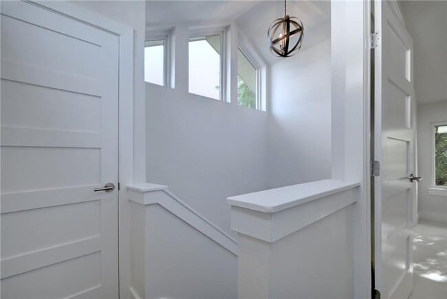 Building Photo - East Austin 2 Bed 2 Bath
