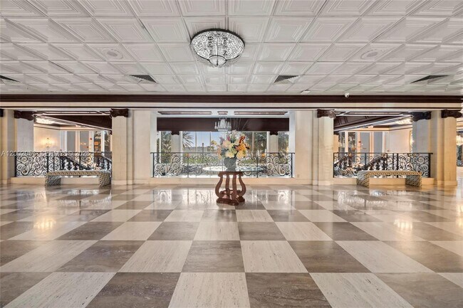 Building Photo - 2030 S Ocean Dr