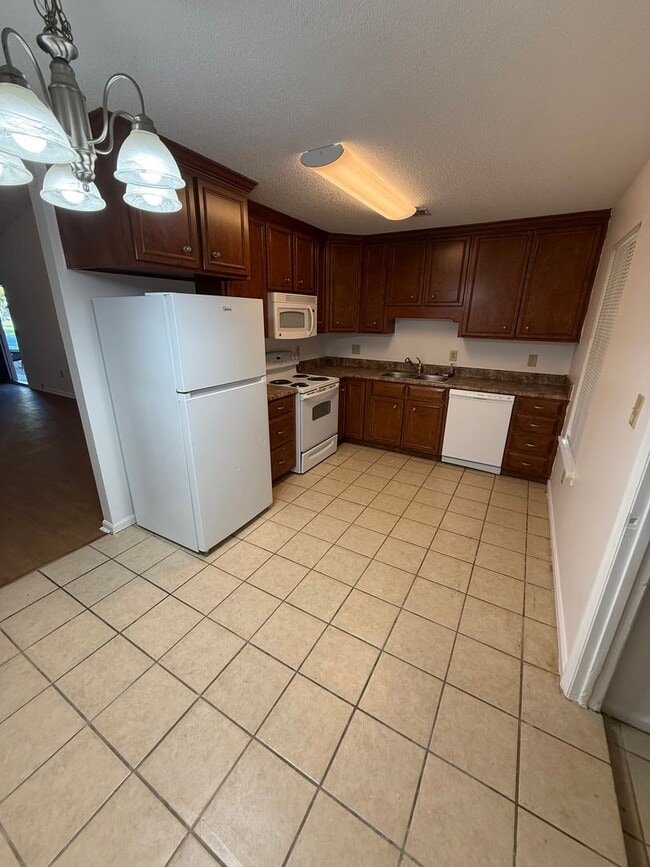 Building Photo - 177 Pelham Dr