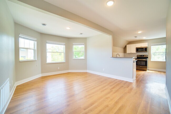 Building Photo - 3004 West St