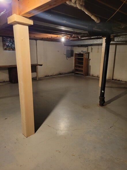 Building Photo - 605 Jungles Ave