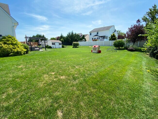 Building Photo - 30 Millbrook Court