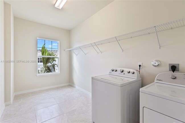 Building Photo - 1455 Silk Oak Dr