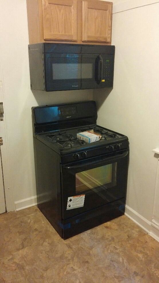 Primary Photo - Nice Garden Apt w/ Heat! (63rd California)