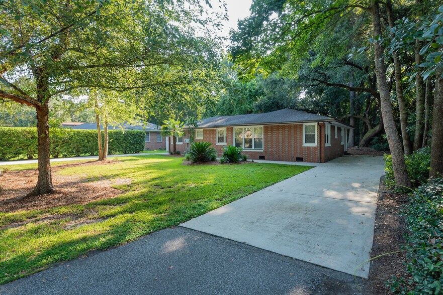 Private Driveway - 424 Howle Ave