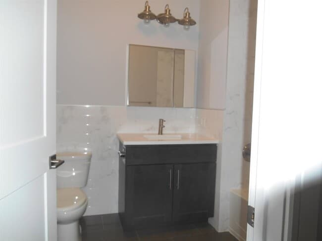 Building Photo - 3 Perrine Ave