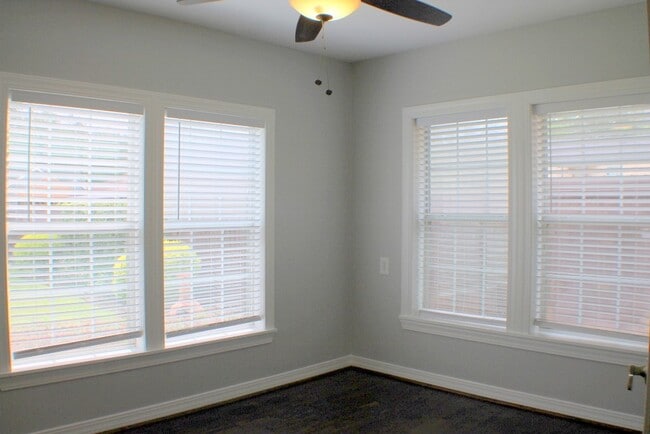 Building Photo - 8234 Bonner Dr