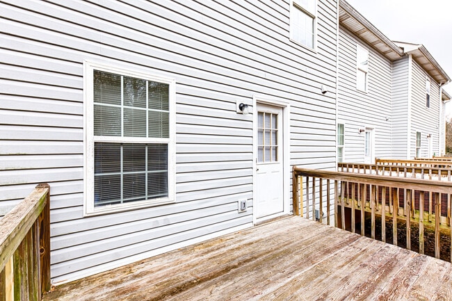 Building Photo - 31 Middlebrook Dr